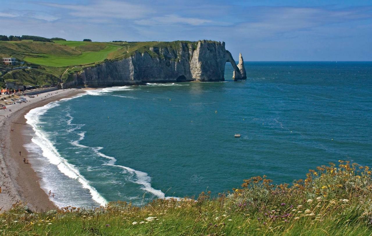 Le Tout A Pied Et Son Parking Prive Étretat Exterior foto